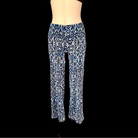 Up silky-soft flare leggings - Picture 3 of 8